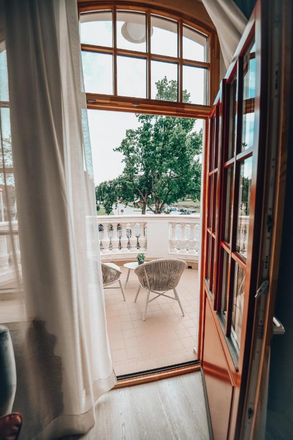 Bahnhofs Hotel Aluksne Luaran gambar
