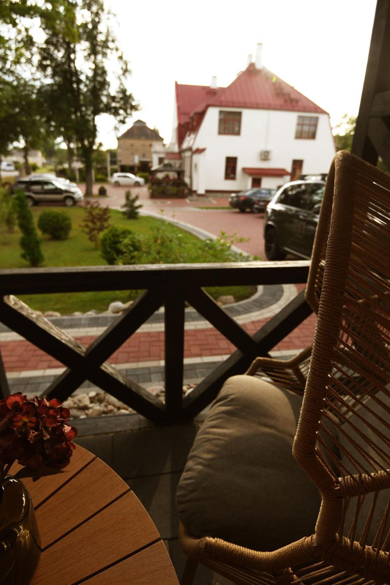 Bahnhofs Hotel Aluksne Luaran gambar