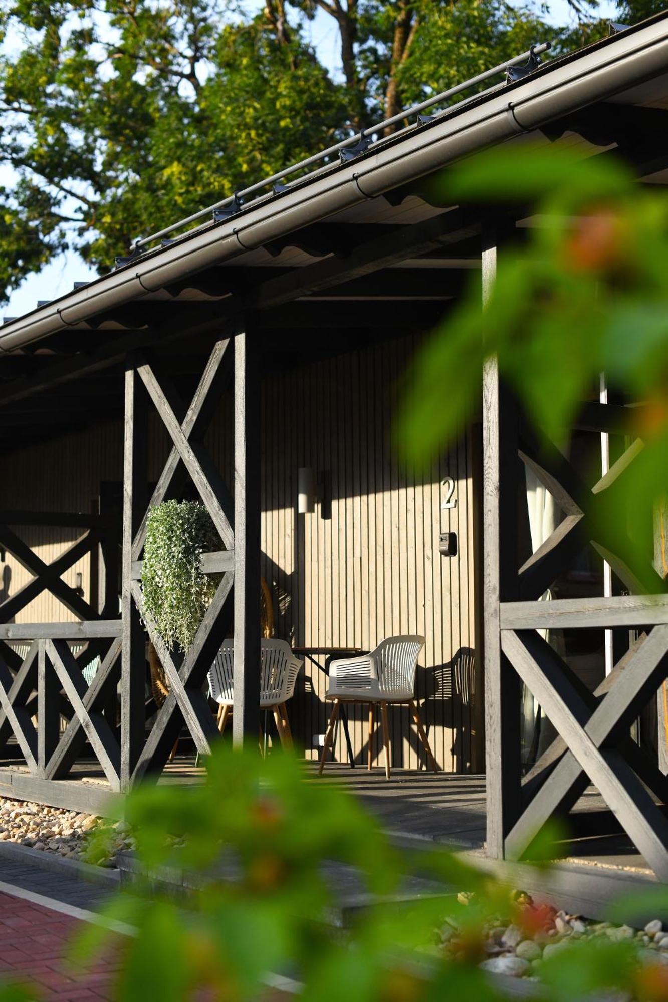 Bahnhofs Hotel Aluksne Luaran gambar