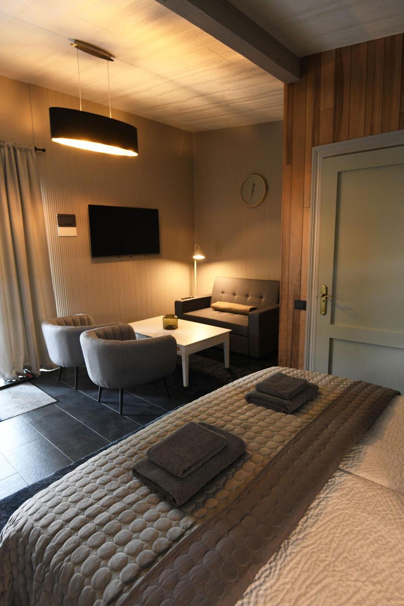 Bahnhofs Hotel Aluksne Luaran gambar