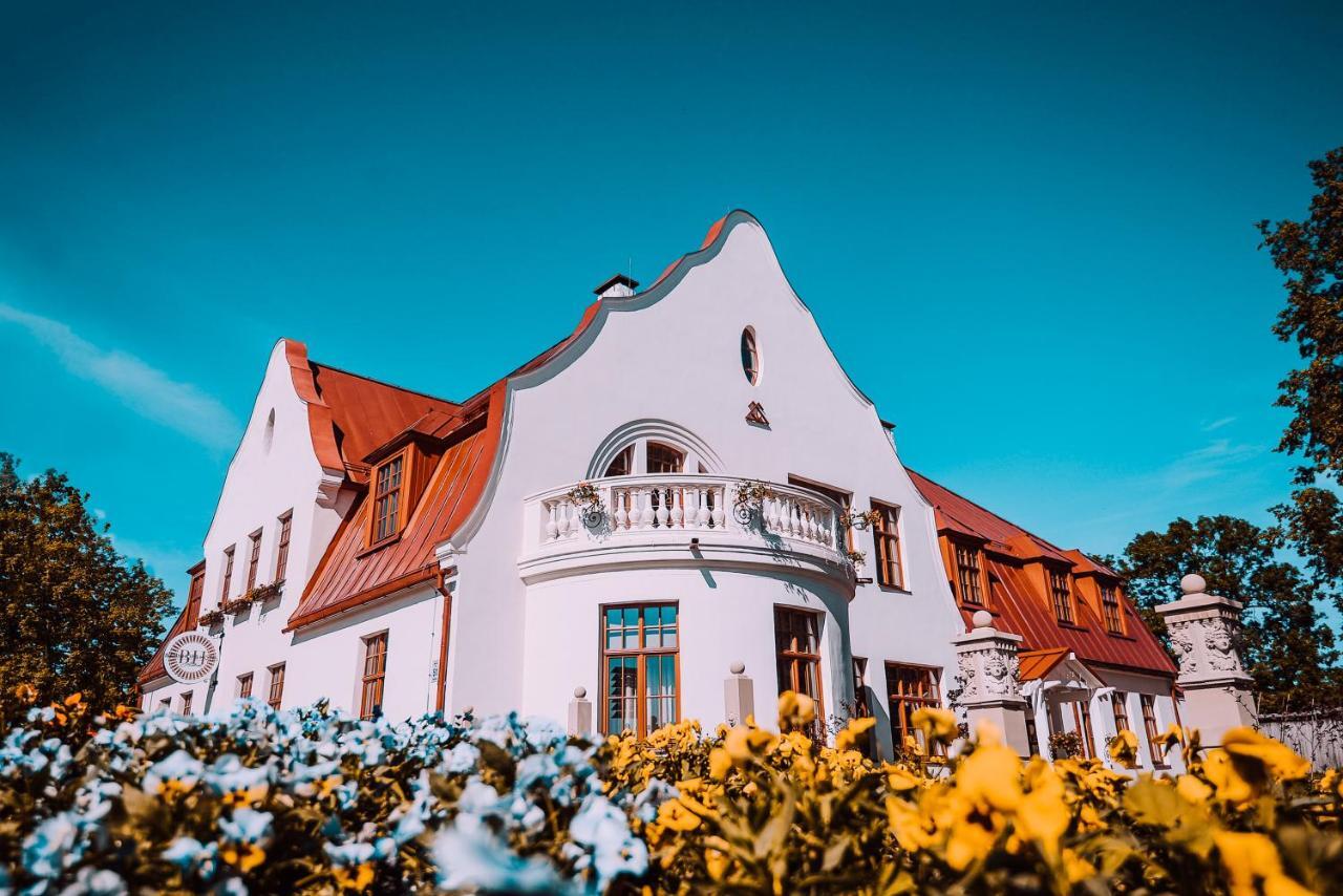 Bahnhofs Hotel Aluksne Luaran gambar